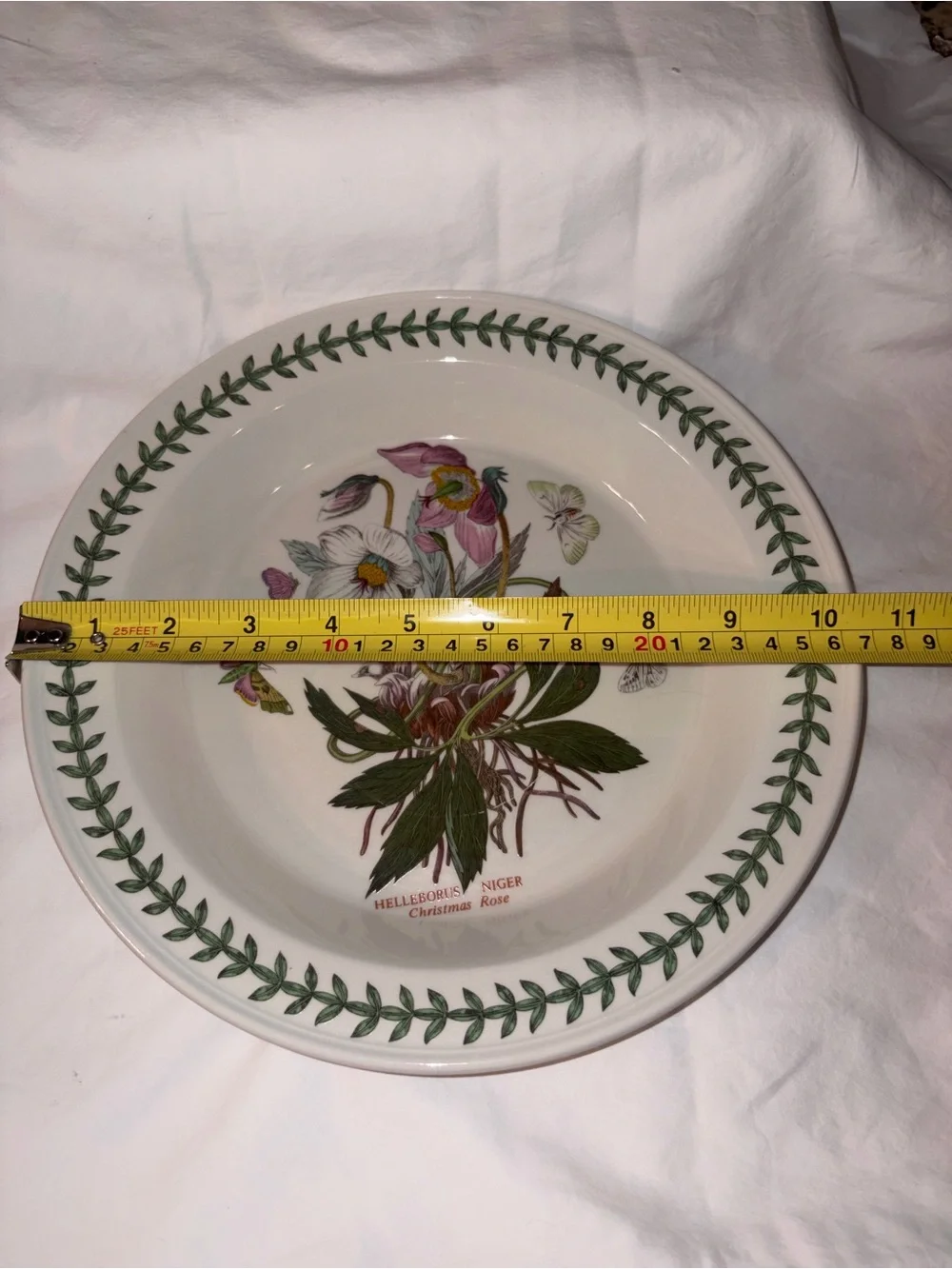 Like new Portmeirion Botanic Garden Pie Plate Christmas Rose